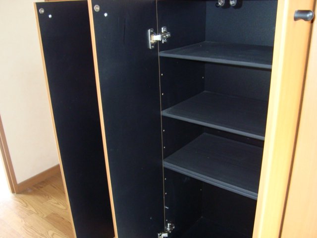 その他設備　下足入