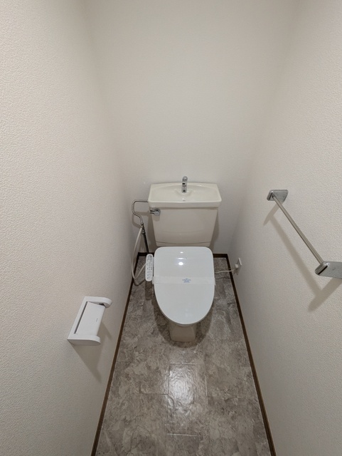 トイレ　温水洗浄便座です♪