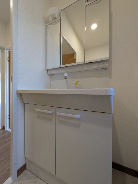 洗面設備　シャワー付洗面台です♪