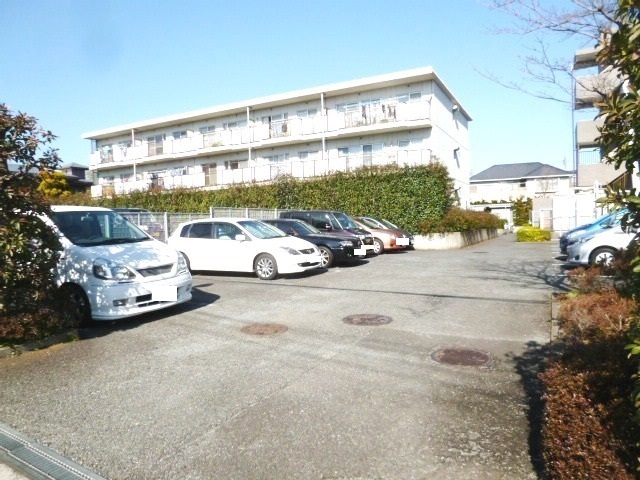 駐車場　★敷地内駐車場★（空き状況・使用料等詳細はご確認下さい）