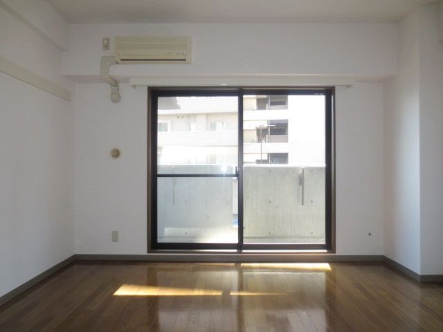 居室・リビング　★南向きで日当たり良いです。★