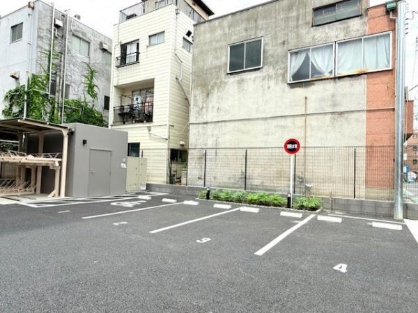駐車場　駐車場に車を止められます