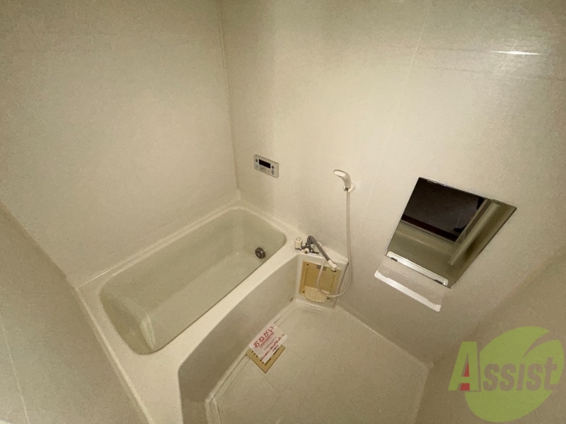 バス・シャワールーム　浴室は狭すぎず、シャワーも浴びやすそうです。
