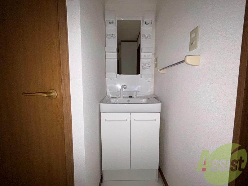 洗面設備　シャンプードレッサーなので身支度しやすそうですね。