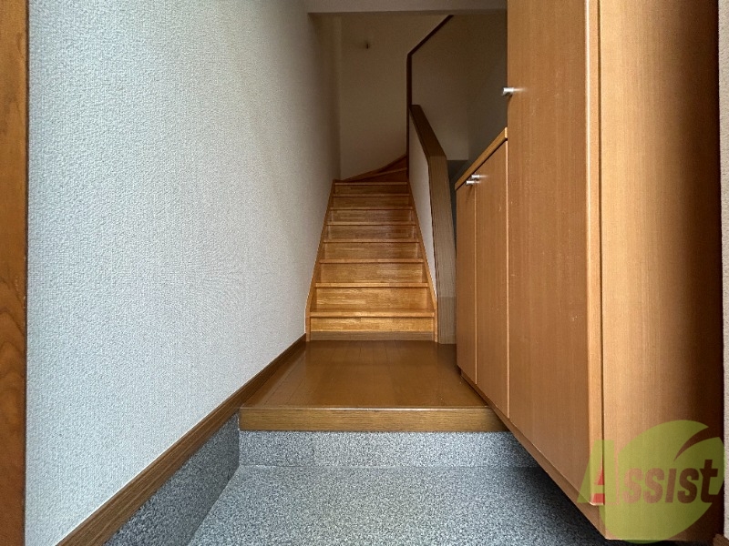 玄関　玄関からの様子です。すぐ部屋が見えないのは安心ですね。