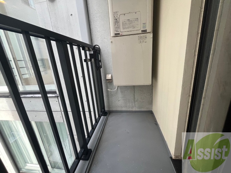 バルコニー　バルコニーは幅があり、広い印象を受けました。