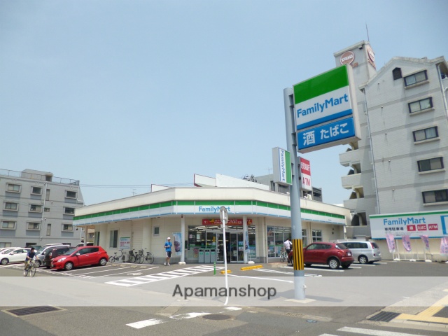 コンビニ　ファミリーマート（コンビニ）まで297m