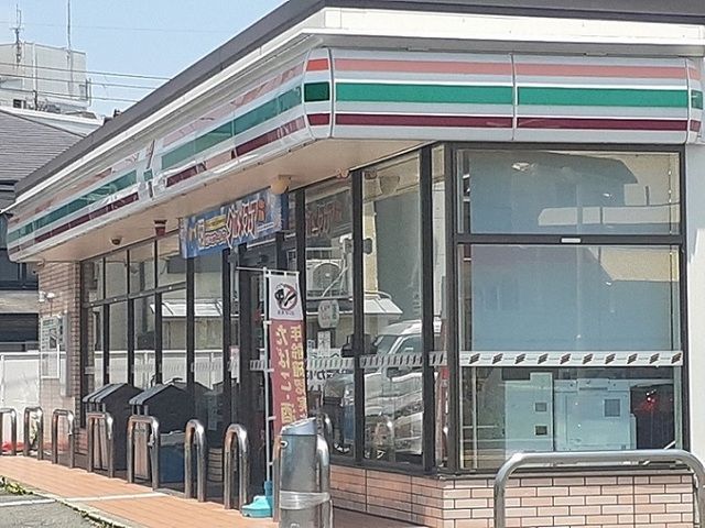 コンビニ　セブンイレブン様（コンビニ）まで450m