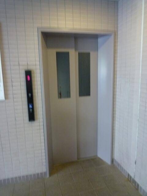 ロビー　エレベータ完備