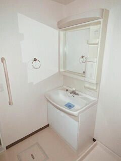 洗面設備　人気な独立洗面台です