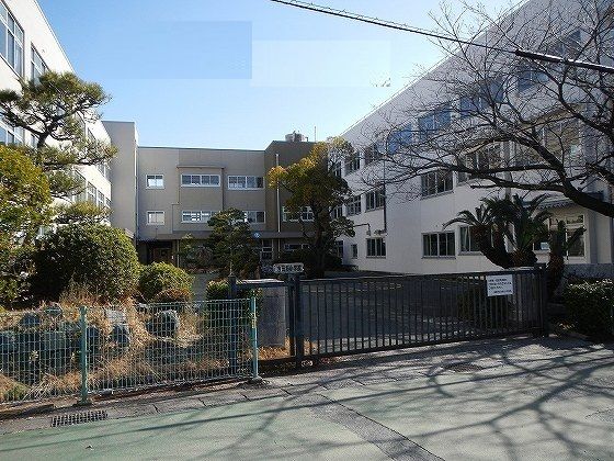 小学校　吉田方小学校（小学校）まで920m