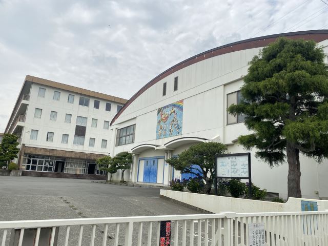 小学校　市立西小学校（小学校）まで850m