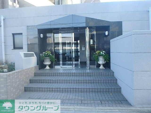 エントランス　広々正面玄関