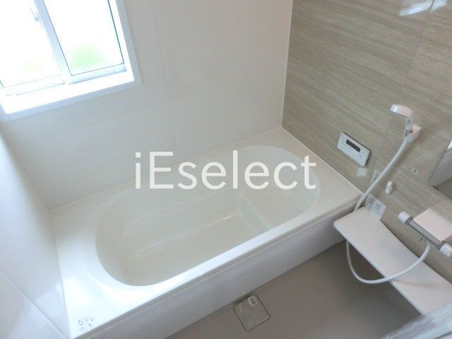 バス・シャワールーム　ゆったりとした一坪の浴室は魅力的です