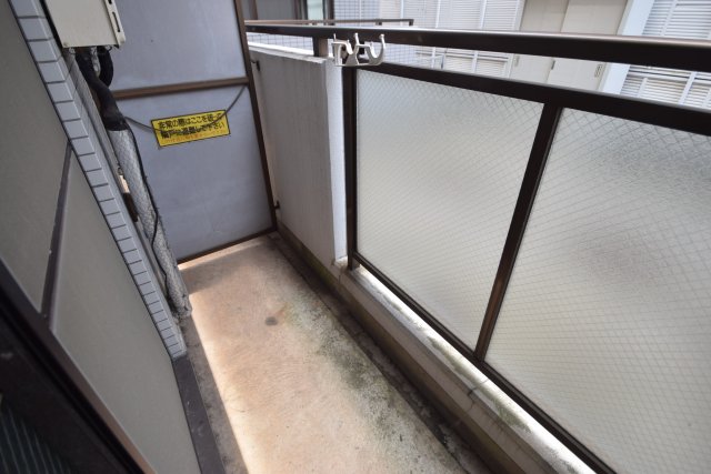 バルコニー　明るいベランダ
