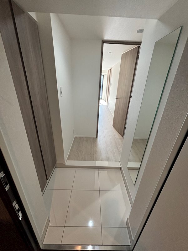 玄関　※参考写真