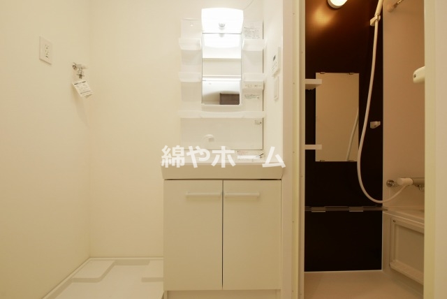 洗面設備　独立洗面台です