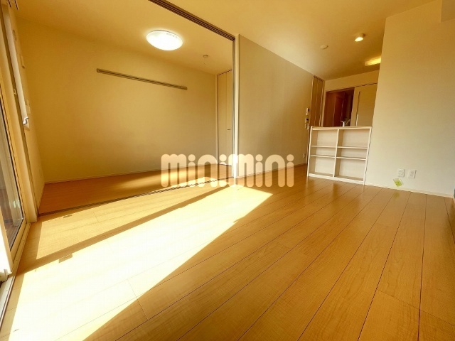 居室・リビング　※別号室の写真です。