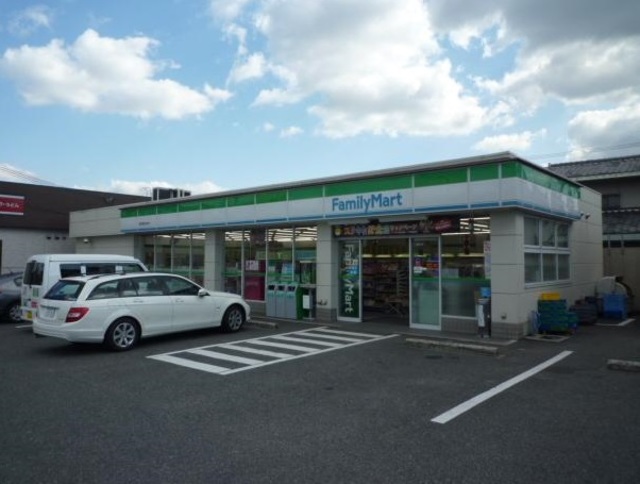 コンビニ　ファミリーマート（コンビニ）まで720m