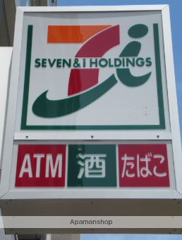 コンビニ　セブン－イレブン世田谷新代田駅前店（コンビニ）まで74m