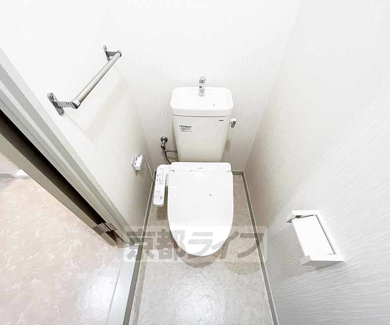 トイレ　ウォシュレット付が嬉しいですね。