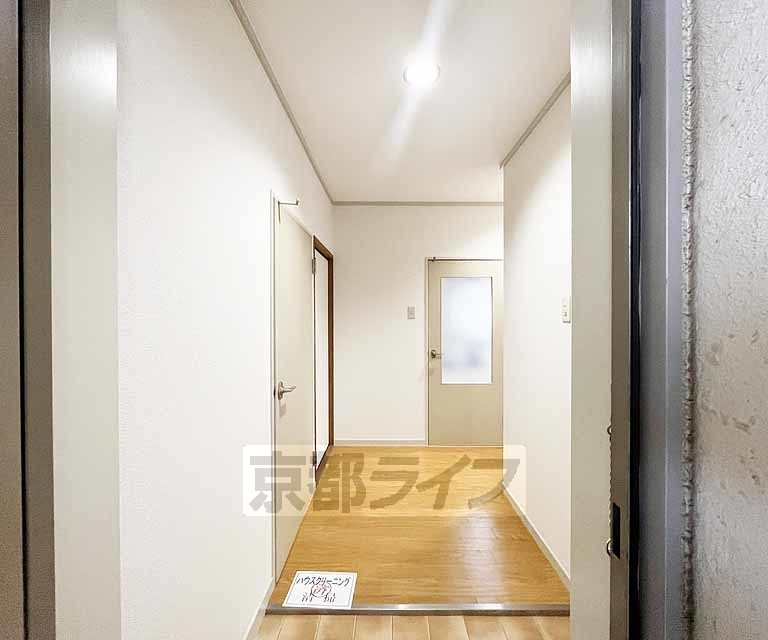 玄関　出入りに十分なスペースを確保した玄関です。