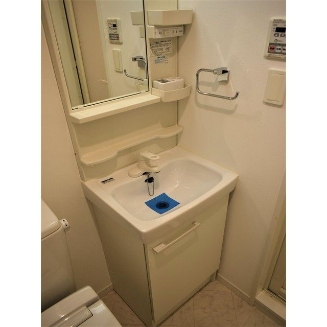 洗面設備　別部屋参考写真です