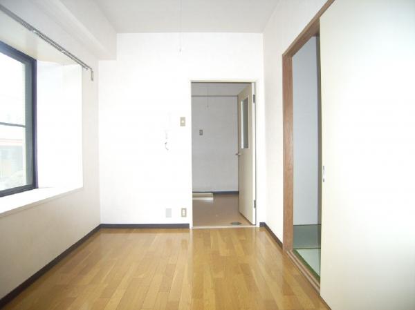 居室・リビング　内装