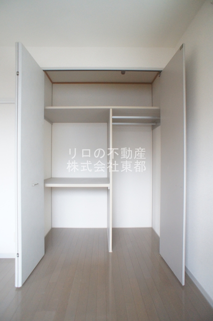 収納　色々な使い方ができるタイプのパイプハンガー付収納です♪