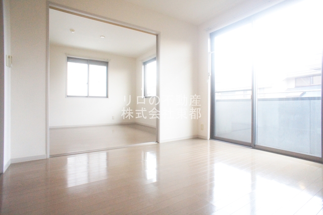 居室・リビング　明るい雰囲気で暮らしやすい！優しい質感の室内がオススメ☆