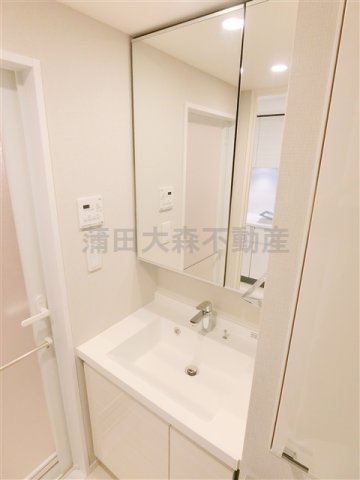 洗面設備　2面鏡の独立洗面台　洗面脱衣所