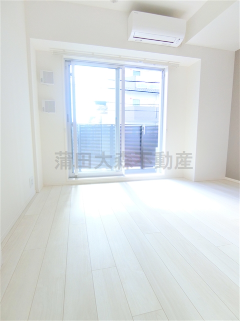 居室・リビング　南向きの洋室4.4帖