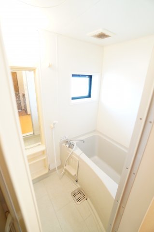 バス・シャワールーム　※同物件・反転タイプの写真です。