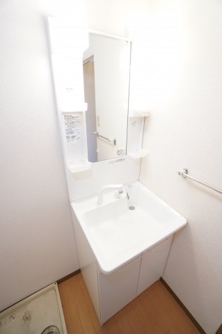 洗面設備　※同物件・反転タイプの写真です。