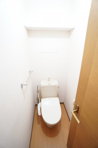 トイレ　※同物件・反転タイプの写真です。