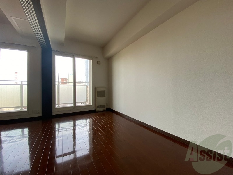 その他部屋・スペース　木目のフローリングが落ち着いた印象ですね。