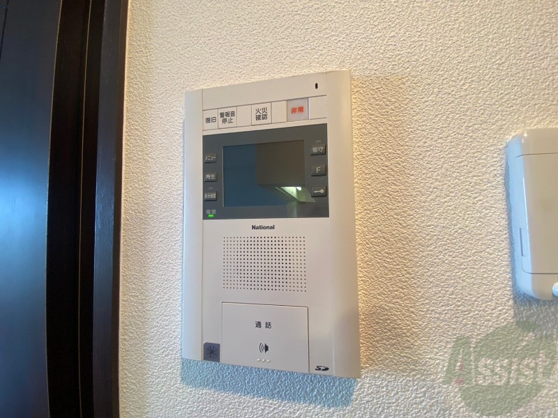 セキュリティ　モニター付インターホンです。来客者の顔が見えるので安心！