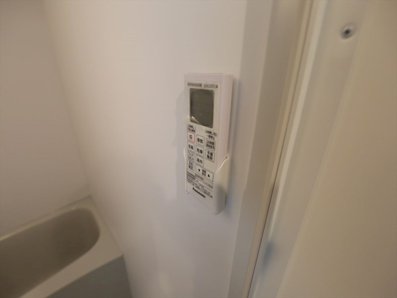 その他設備　浴室暖房乾燥機付き