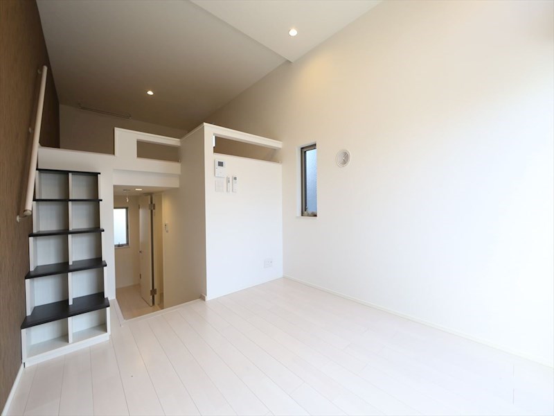 居室・リビング　洋室6帖　ロフト5.8帖（収納にも寝室にも使えます）