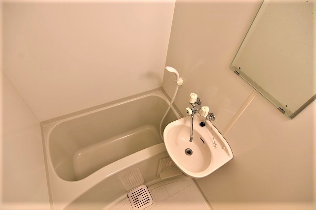 バス・シャワールーム　心地よい湯船に浸かる贅沢な時間を提供しています