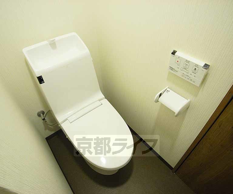 トイレ　ウォシュレット付きです。