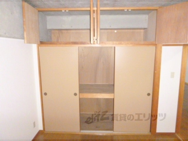 収納　北側洋室収納