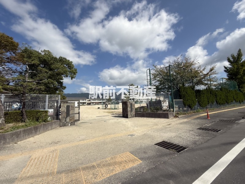 小学校　東脊振小学校（小学校）まで1200m