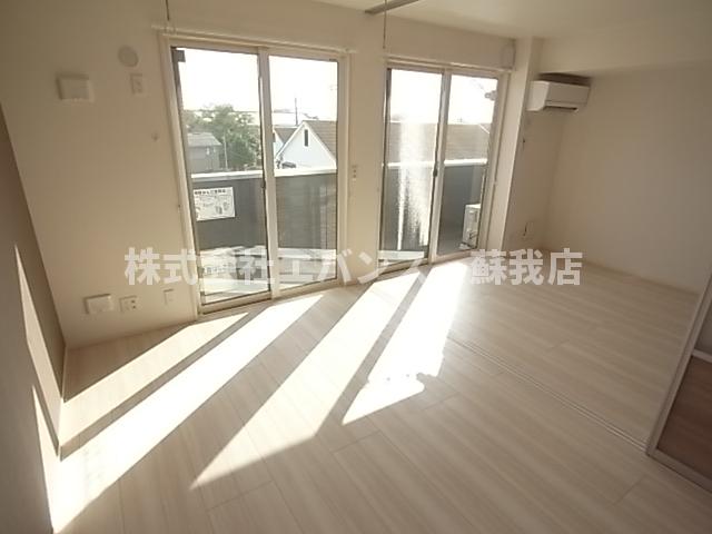 居室・リビング　ゆったり過ごせる居間です