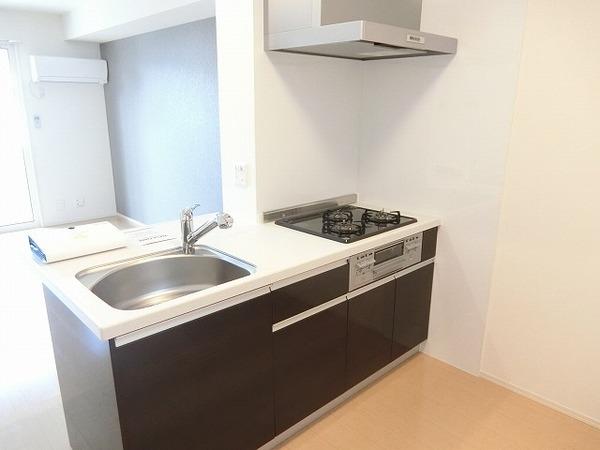 キッチン　３口コンロ付きシステムキッチン！