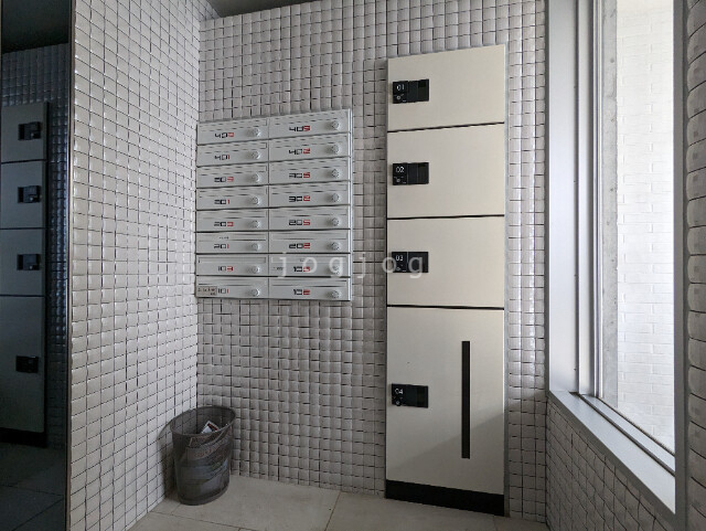 エントランス　宅配ボックス有