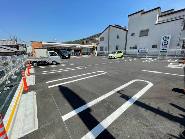 コンビニ　セブンイレブン（コンビニ）まで528m