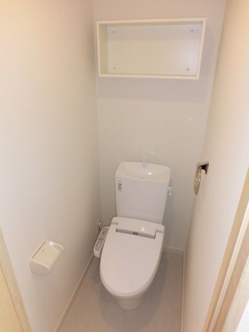 トイレ　清潔感のあるトイレルーム