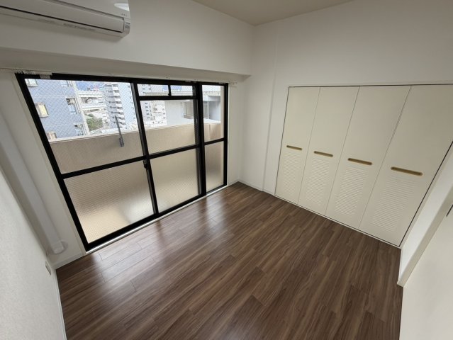 その他部屋・スペース　広くて明るい寝室