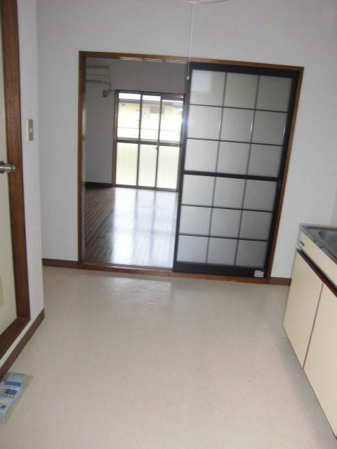 居室・リビング　ゆったりキッチンスペースですね。